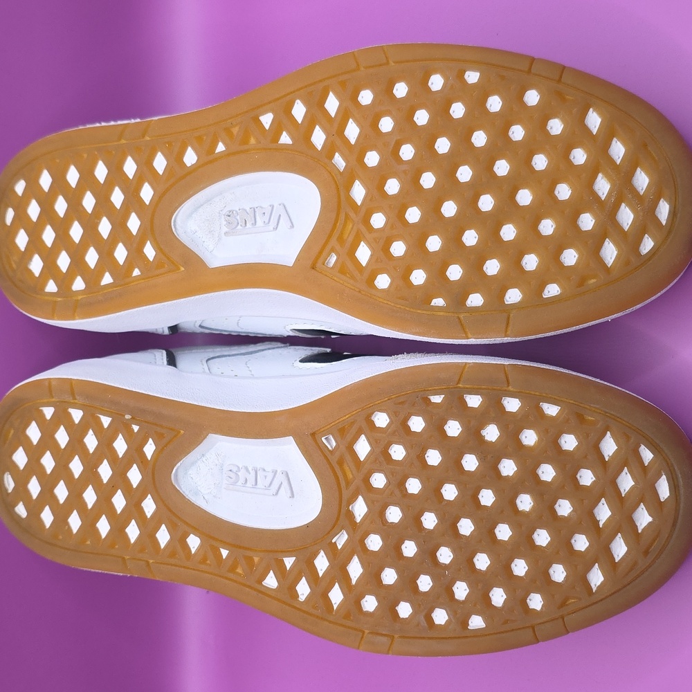 Vans Classic White and Black Low Tops Lowland Women's 6 Or Boys 4.5 - Picture 6 of 9